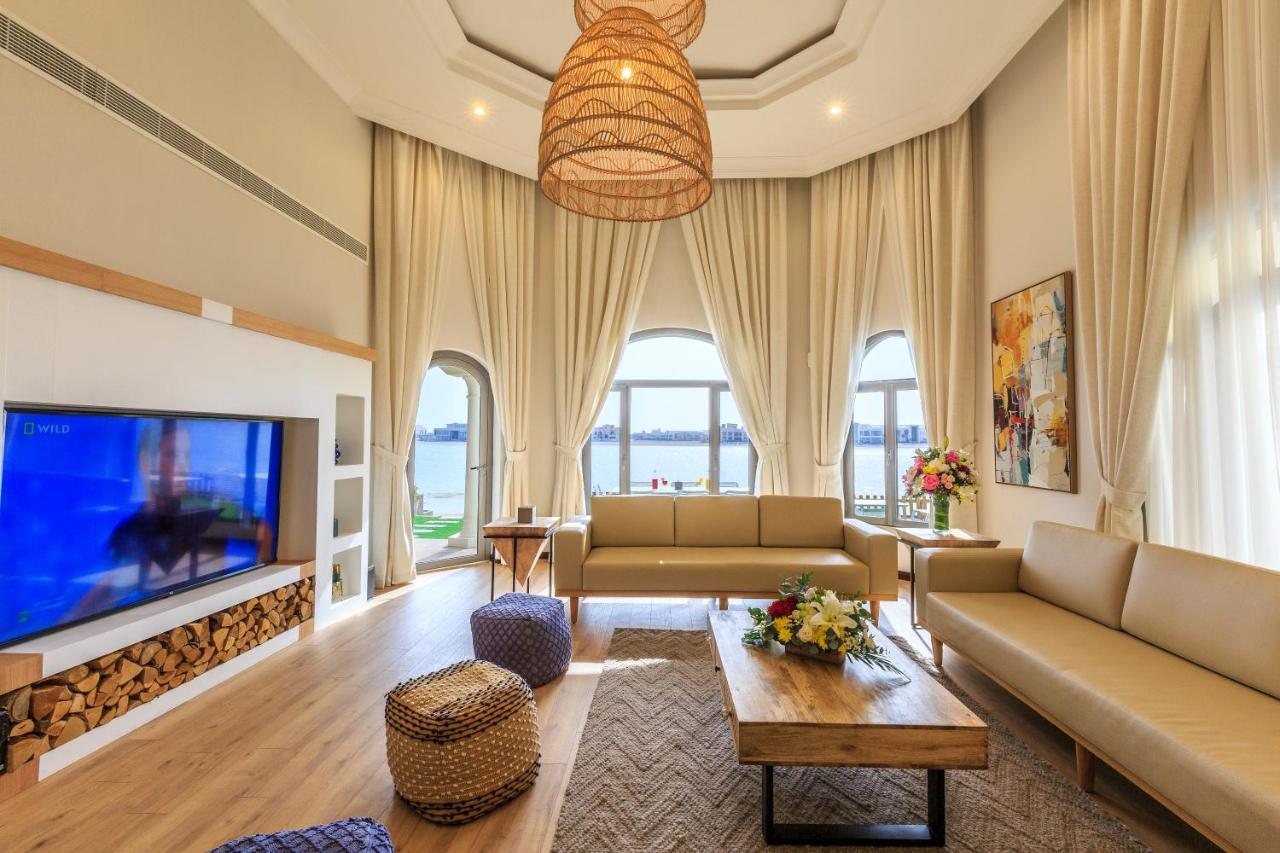 The S Holiday Homes - Stunning 5 Bedrooms Villa At The Palm Jumeirah With Private Beach And Pool Dubai Esterno foto