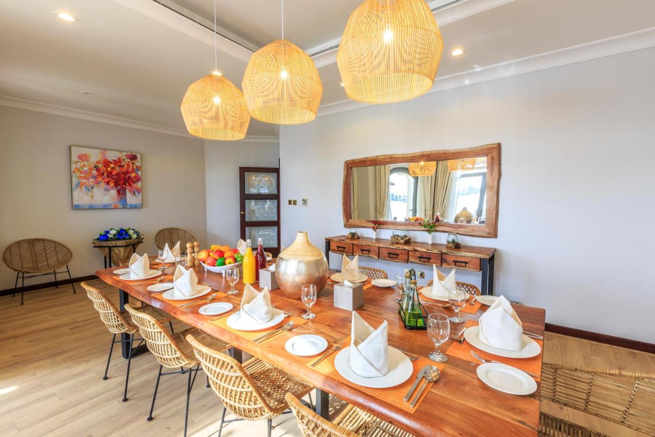 The S Holiday Homes - Stunning 5 Bedrooms Villa At The Palm Jumeirah With Private Beach And Pool Dubai Esterno foto